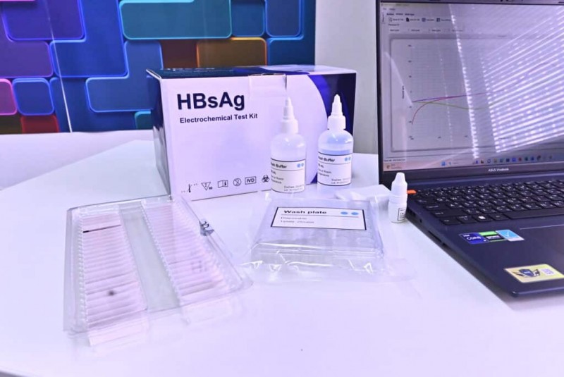 Imagen: Pruebas inalámbricas para el punto de atención para el virus de la hepatitis B (Fotografía cortesía de la Universidad de Chulalongkorn)